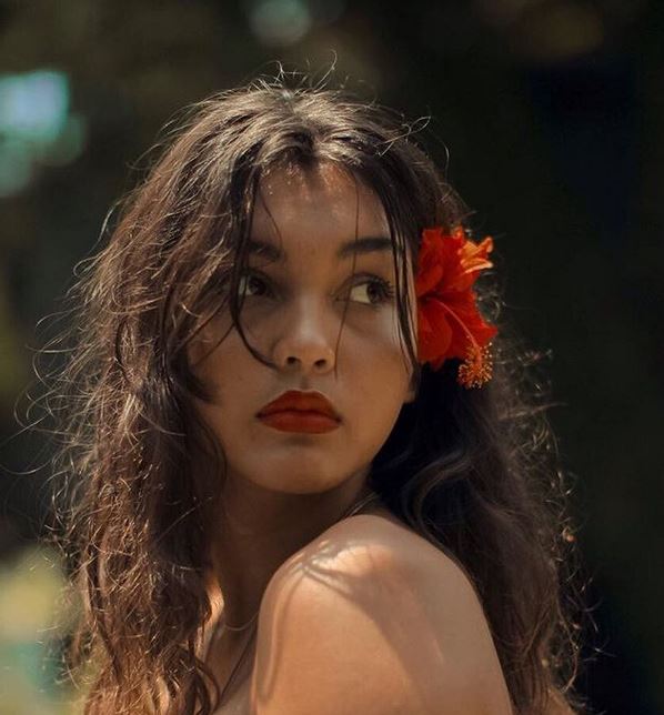 10 Pesona Caitlin Lewis yang dikabarkan dekat Jefri Nichol