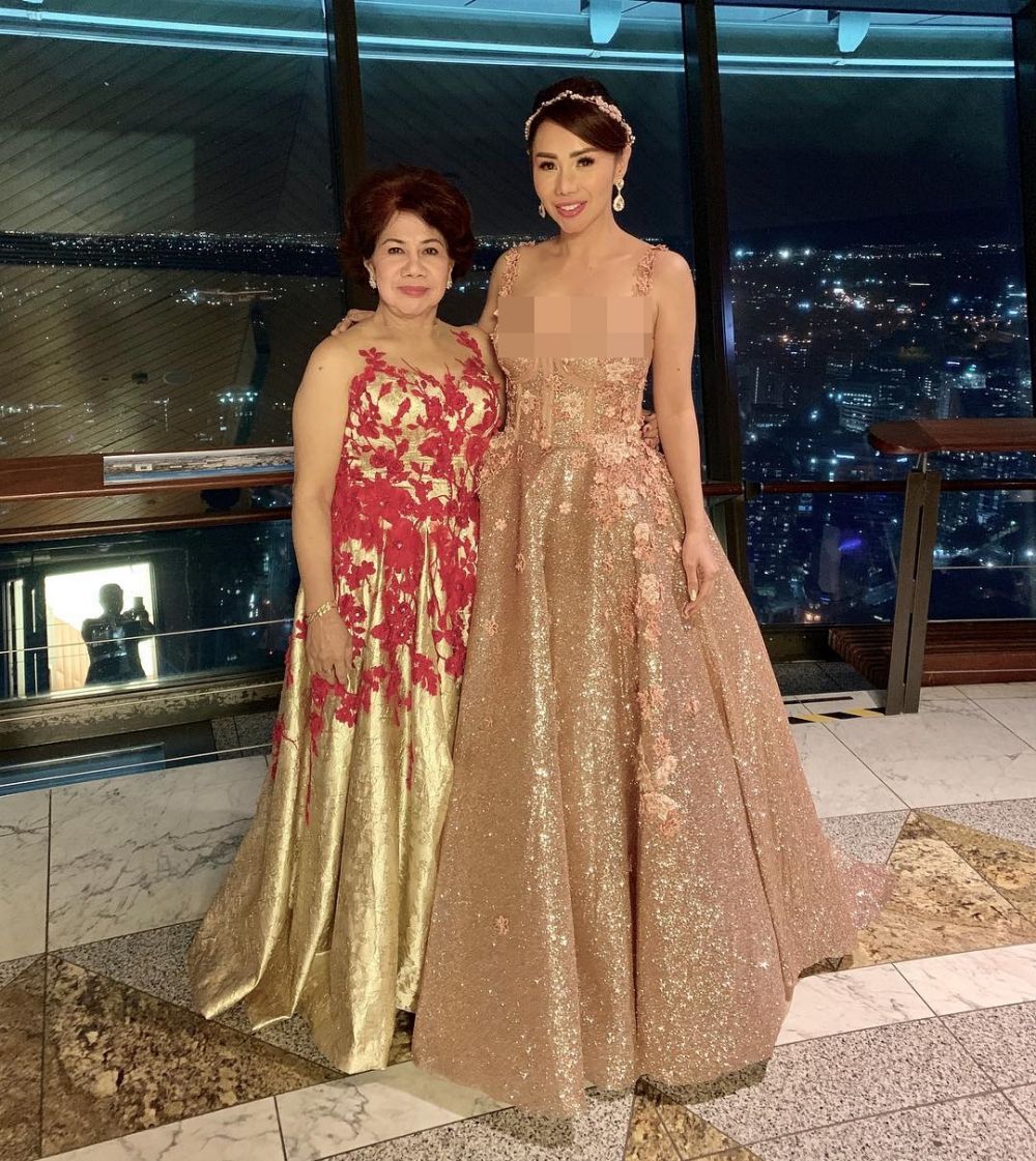 8 Momen gala dinner Femmy Permatasari & suami, digelar di atas awan