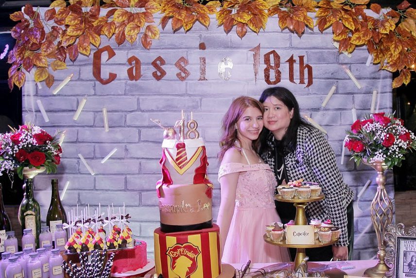 Genap 18 tahun, 11 momen ultah Cassandra Lee bertema Harry Potter