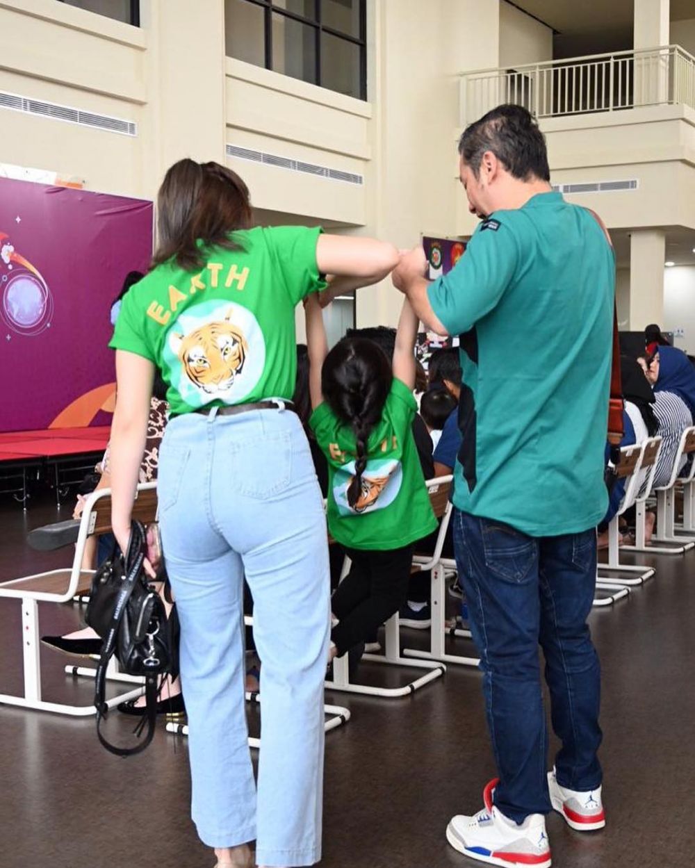 5 Potret Gisel-Gading hadiri pameran Gempi, kompak meski sudah cerai