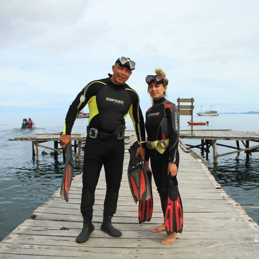 Beda 20 tahun, ini 10 potret mesra Bang Tigor dan pacar barunya