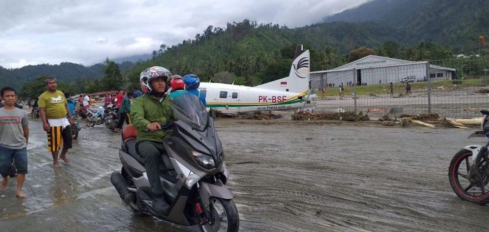 15 Potret banjir Sentani ini bikin hati tersayat, 49 orang meninggal