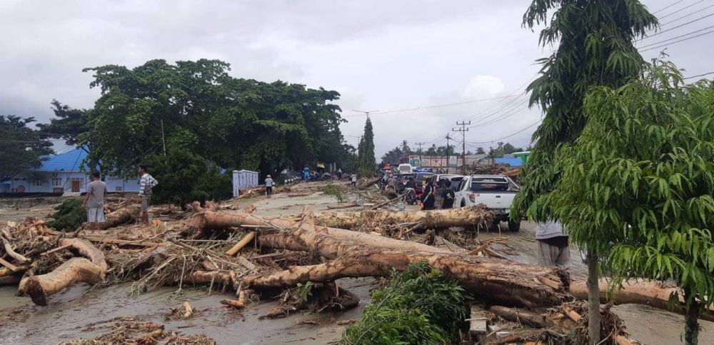 15 Potret banjir Sentani ini bikin hati tersayat, 49 orang meninggal