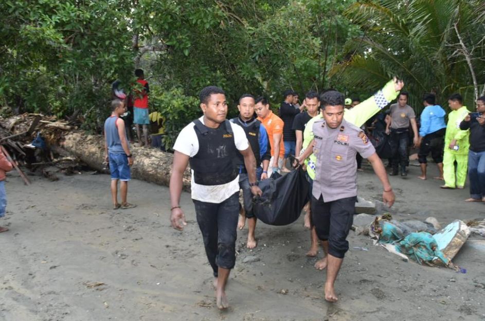 15 Potret banjir Sentani ini bikin hati tersayat, 49 orang meninggal
