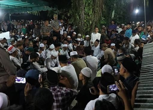 12 Momen pemakaman ibunda Ustaz Abdul Somad, penuh haru