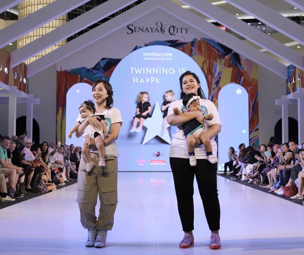 Momen Kahiyang & Sedah Mirah fashion show, gayanya curi perhatian