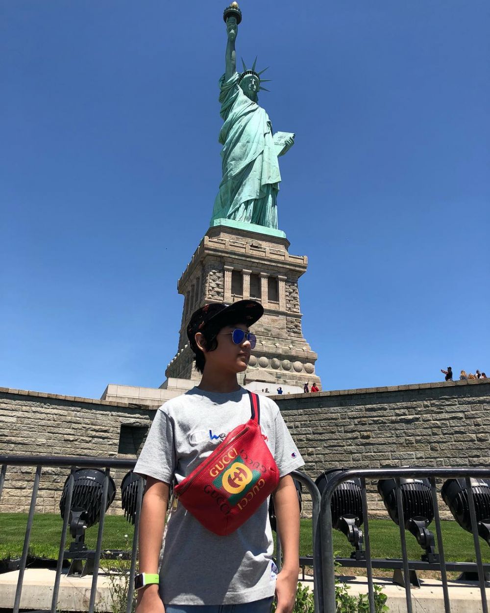 12 Potret ganteng Nino Kuya anak bungsu Uya Kuya, kece maksimal