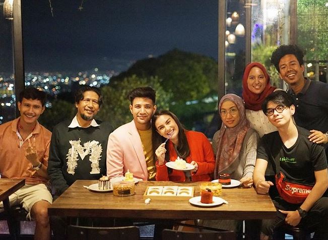 8 Gaya hangout keluarga Irish Bella dan Ammar Zoni, kompak terus