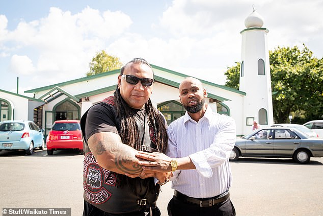 Momen geng motor di Selandia Baru jaga umat Islam salat bikin salut