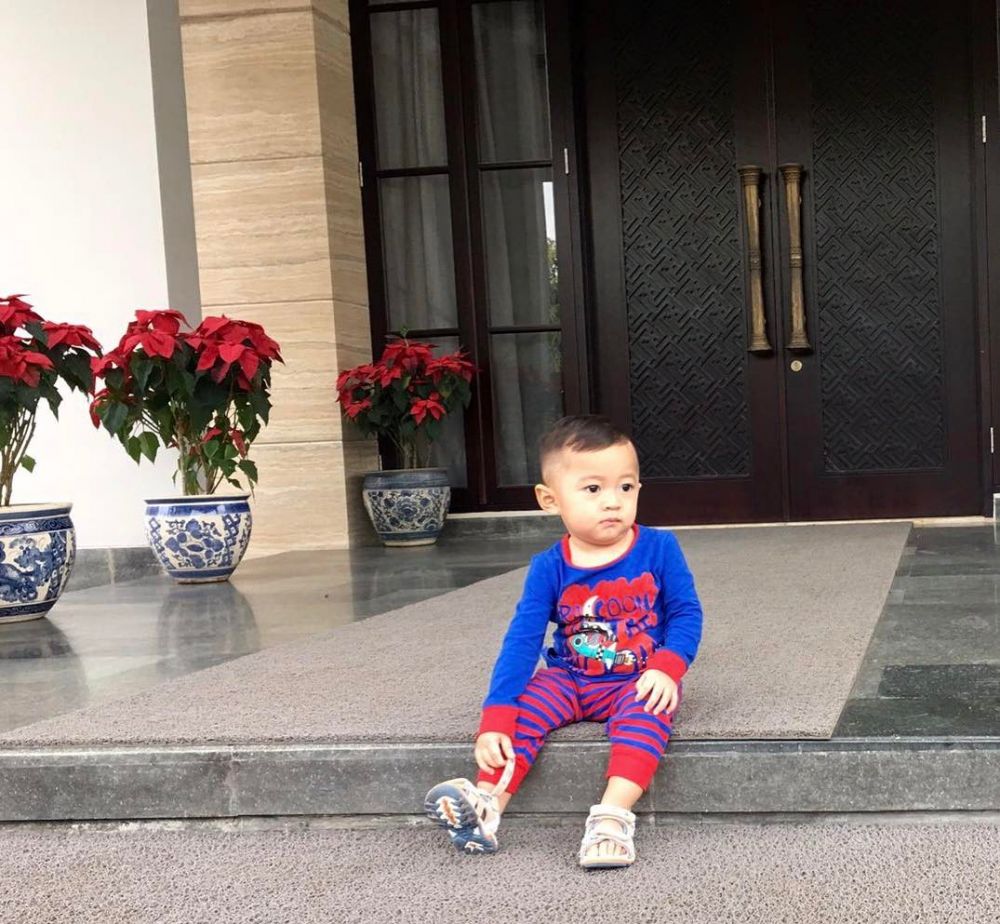 12 Potret rumah Ibas & Aliya Rajasa, desain interiornya elegan