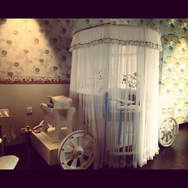 12 Potret rumah Ibas & Aliya Rajasa, desain interiornya elegan