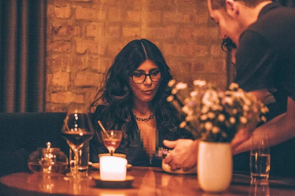 10 Momen romantis Mia Khalifa dilamar kekasihnya, penuh kejutan