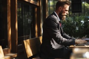 8 Efek buruk duduk terlalu lama, risiko kanker hingga obesitas