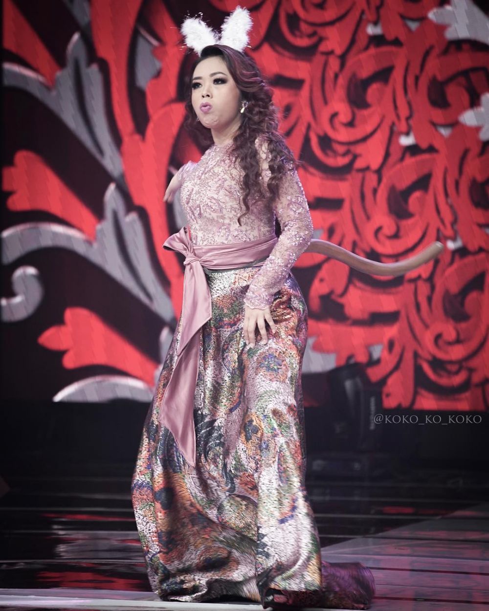 10 Pose nyeleneh Soimah di atas panggung ini bikin tepuk jidat