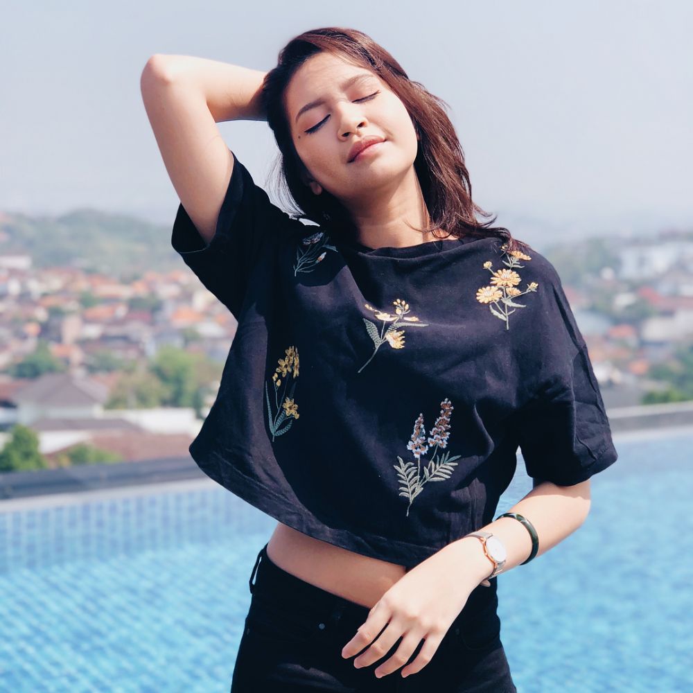 10 Potret Sere Kalina, cewek yang dijodohkan dengan Ariel Noah