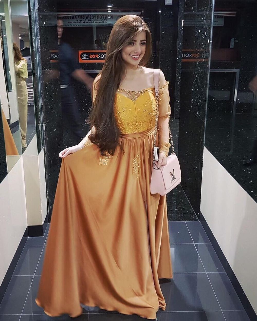 10 Pesona Sarah, sepupu Zaskia Sungkar yang cantik mirip Barbie