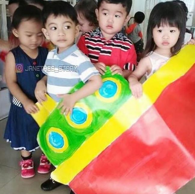 7 Momen sehari-hari Jan Ethes bermain bareng teman-temannya