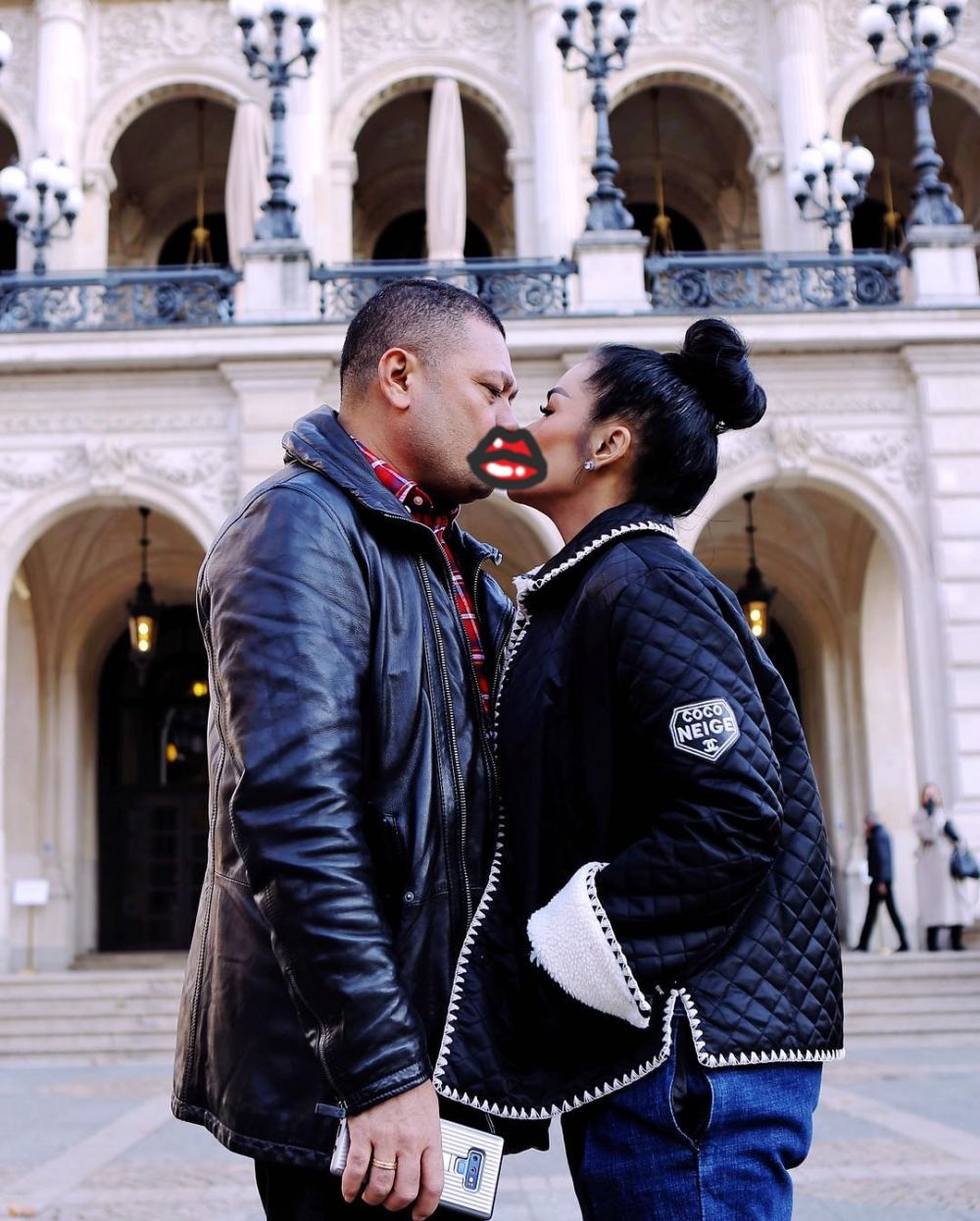 10 Momen KD & Raul Lemos pamer ciuman di medsos, romantis