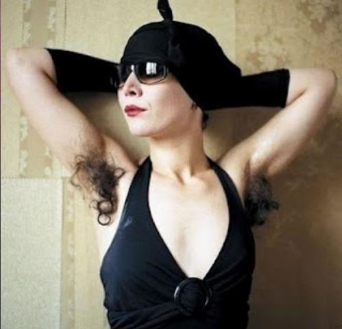 5 Seleb cantik ini tak malu pamer bulu ketiak