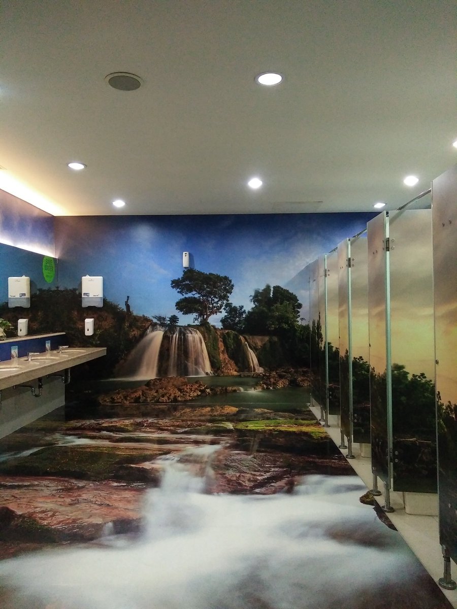 8 Penampakan toilet Bandara Juanda yang viral, bikin kagum turis