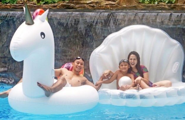 Penampakan kolam renang 10 rumah seleb ini bikin pengen nyemplung