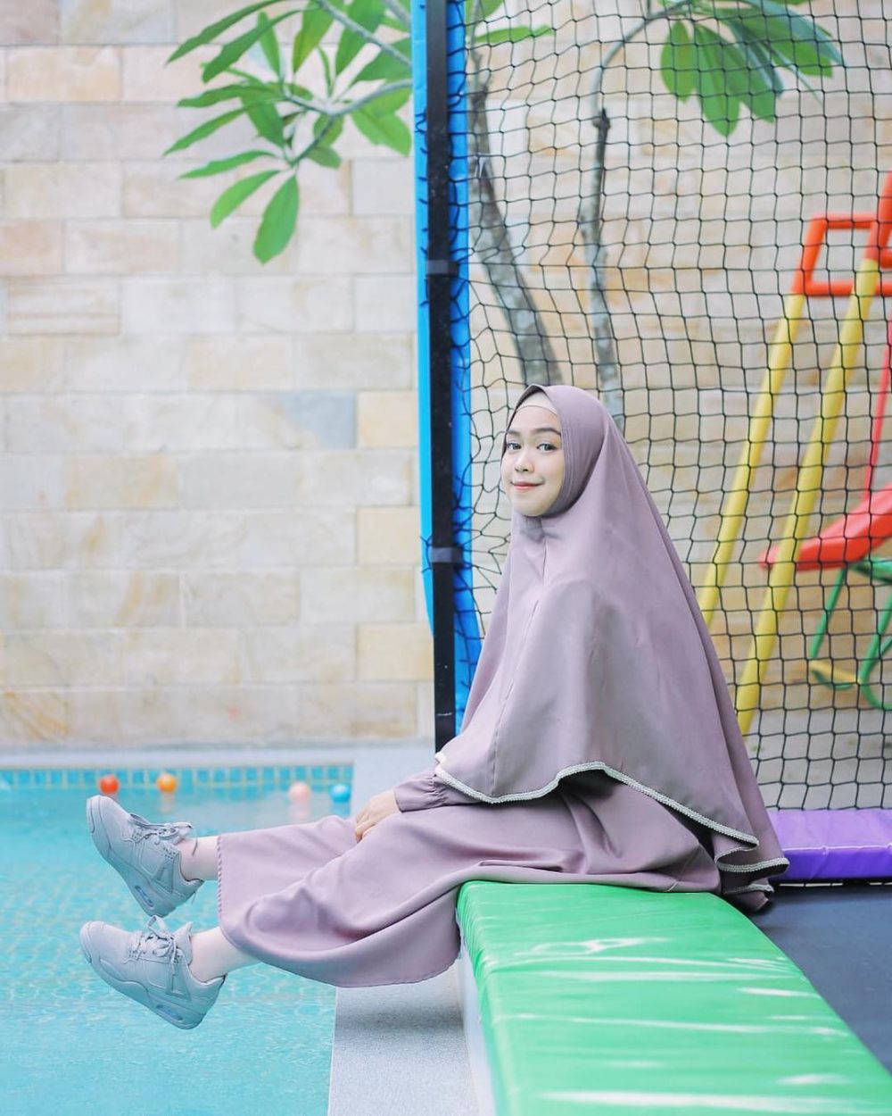 Muda dan tajir, 9 seleb ini sudah punya rumah mewah sendiri