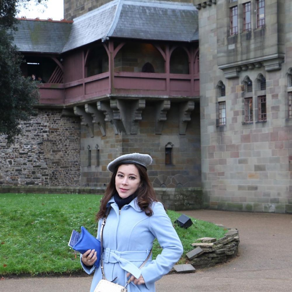 10 Gaya Benny Janah asisten Hotman Paris saat liburan, glamor abis