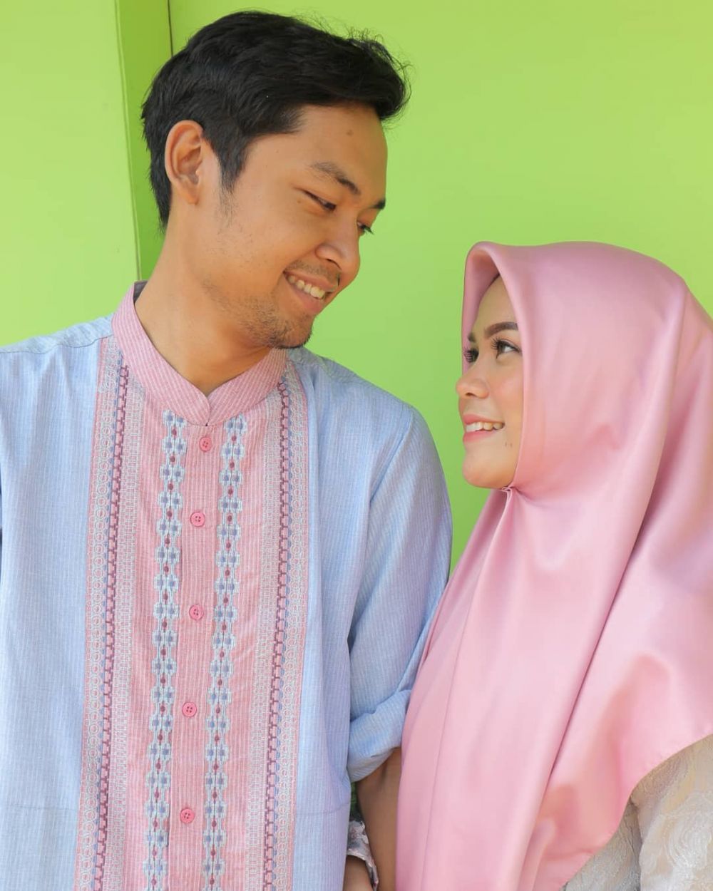 Tinggal di Prancis, 10 potret terbaru Sinta Keong Racun