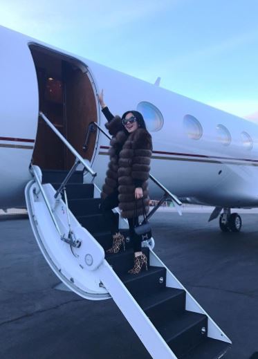 Hotman Paris bongkar 8 fakta kebiasaan Syahrini sewa jet pribadi