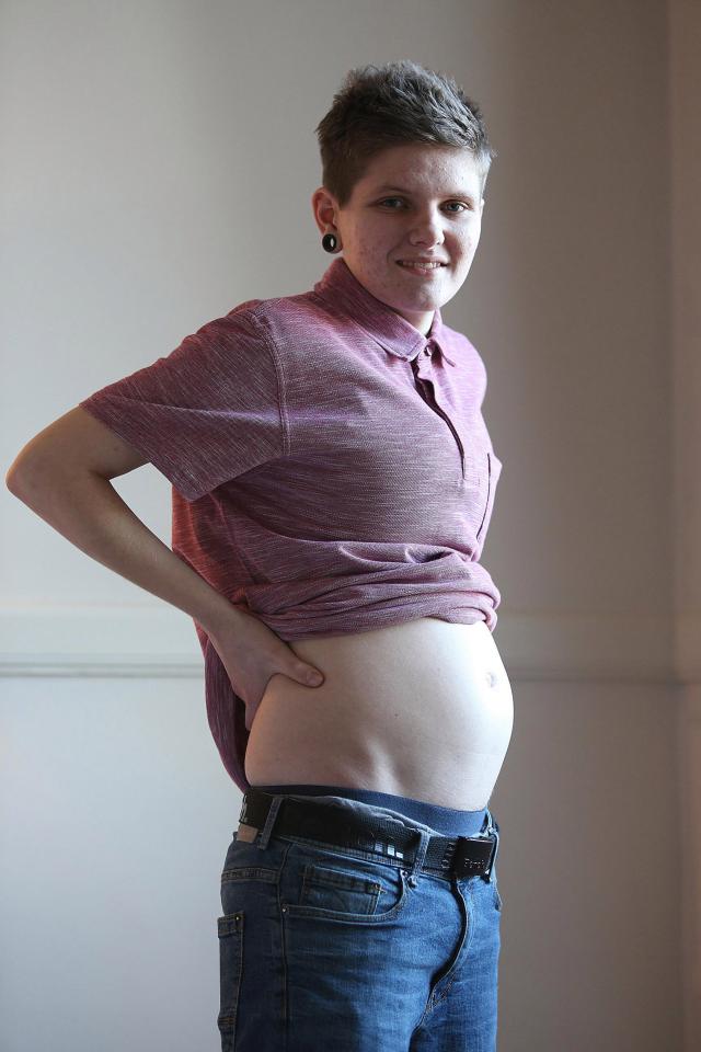10 Potret transgender hamil ini bikin melongo