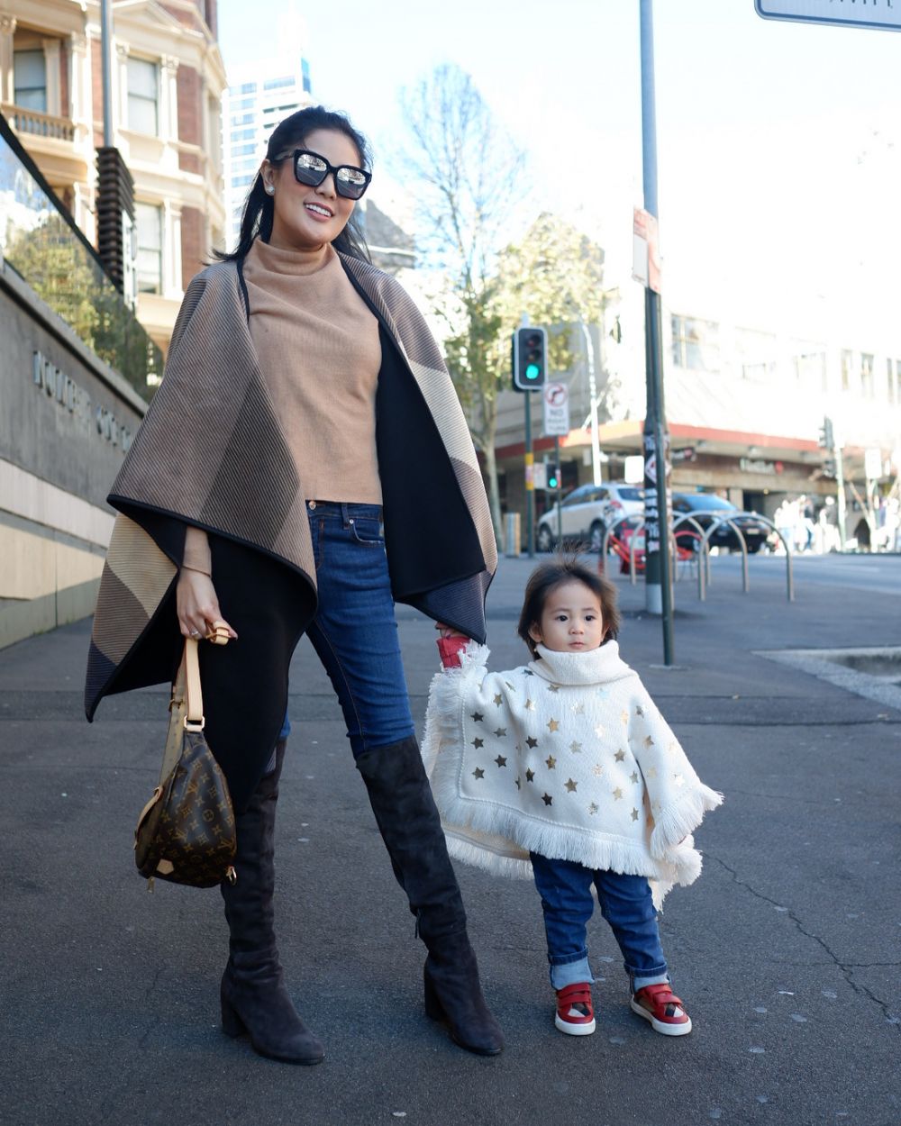 Masuk fashionable moms, ini 10 gaya kece Nindy Ayunda bareng anak