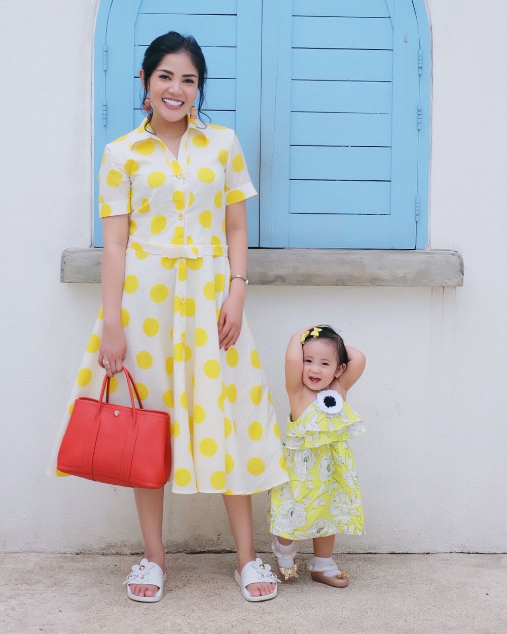 Masuk fashionable moms, ini 10 gaya kece Nindy Ayunda bareng anak