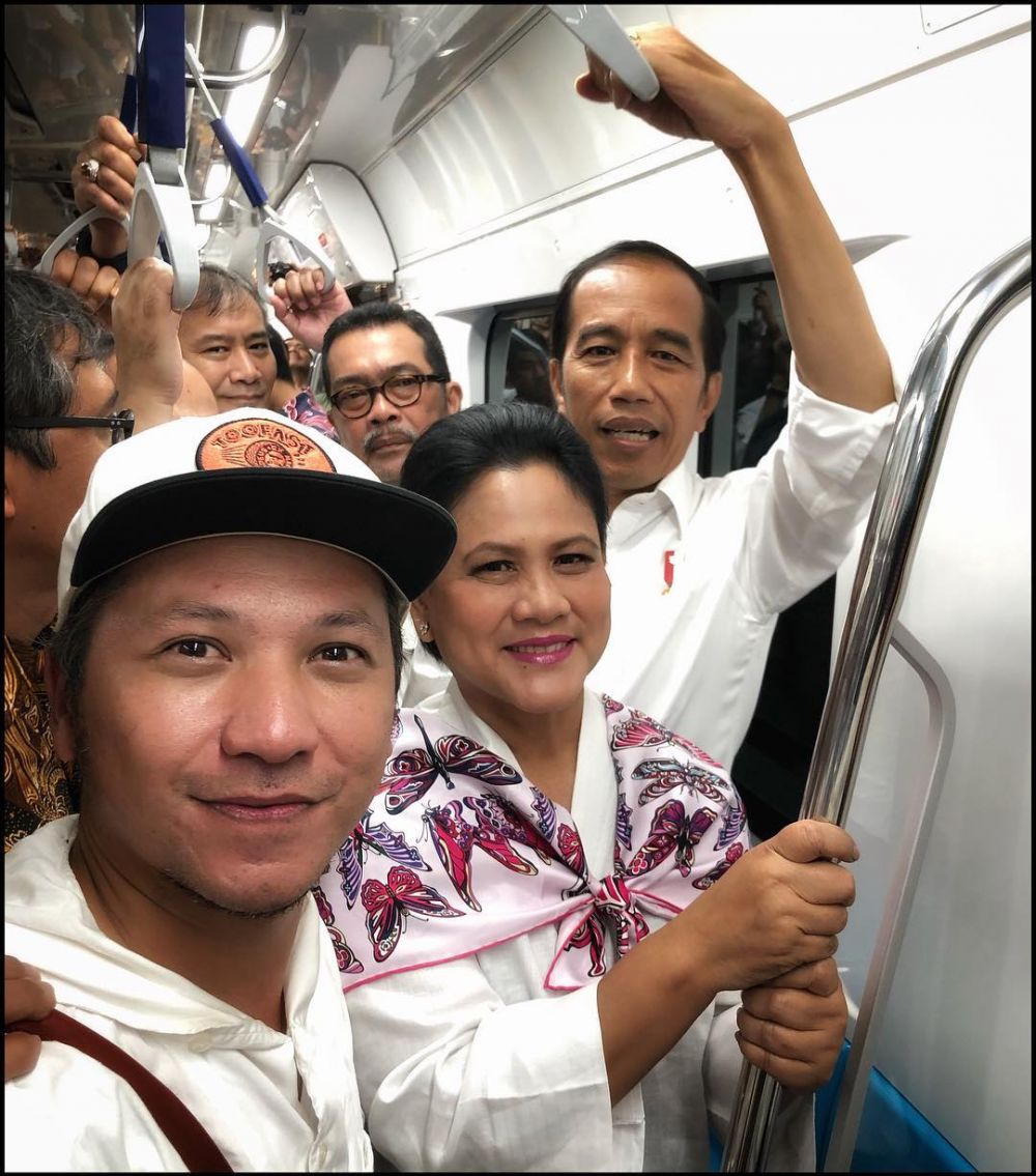 10 Foto Jokowi jajal MRT, tatapan Chelsea Islan bikin gagal fokus
