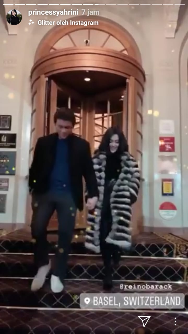 9 Momen kebersamaan Syahrini-Reino di Swiss, bulan madu?