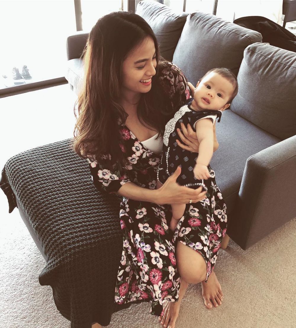 9 Potret sudut apartemen Acha Septriasa di Australia, minimalis