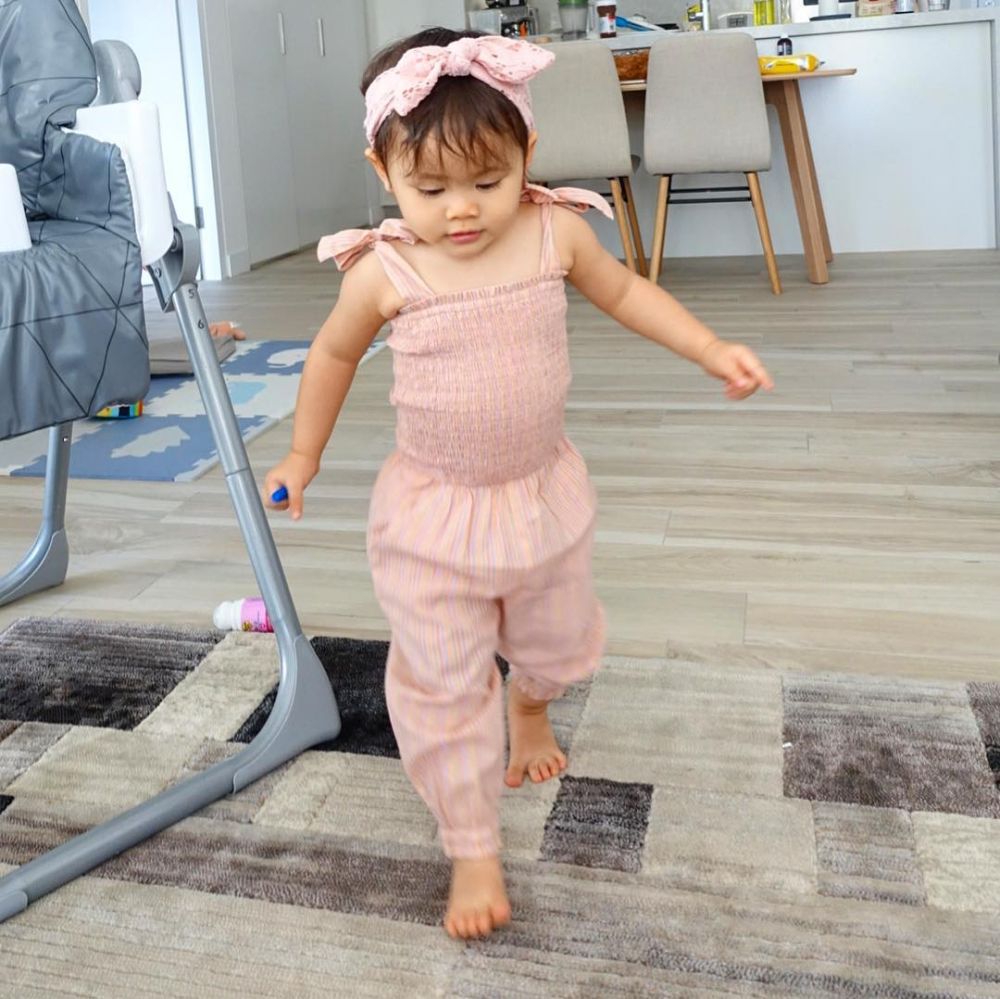 9 Potret sudut apartemen Acha Septriasa di Australia, minimalis