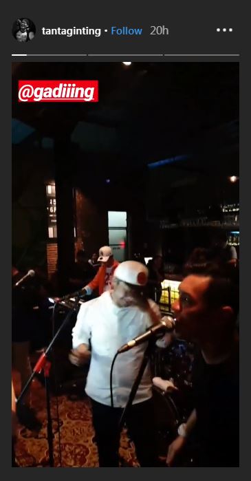 Gading Marten teteskan air mata nyanyi lagu Chrisye, ingat Gisel?