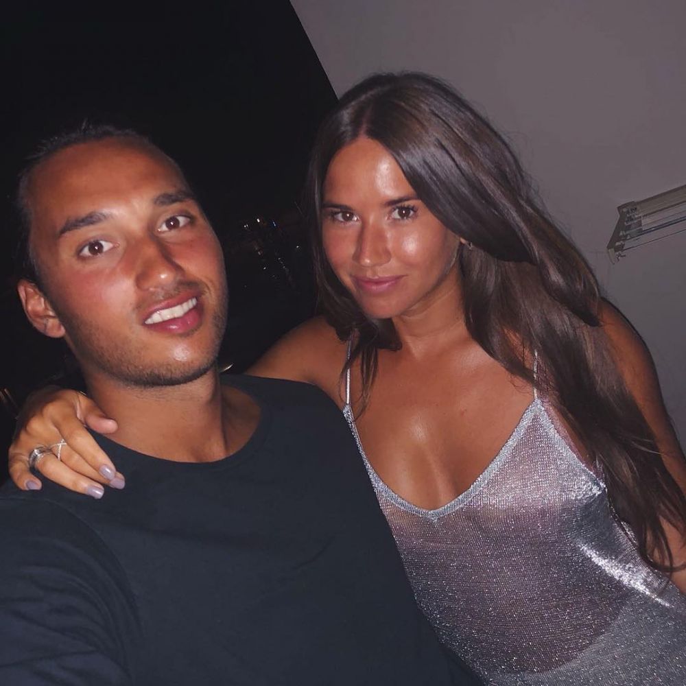 11 Potret mesra Ezra Walian pesebak bola gagal bela Timnas & pacar