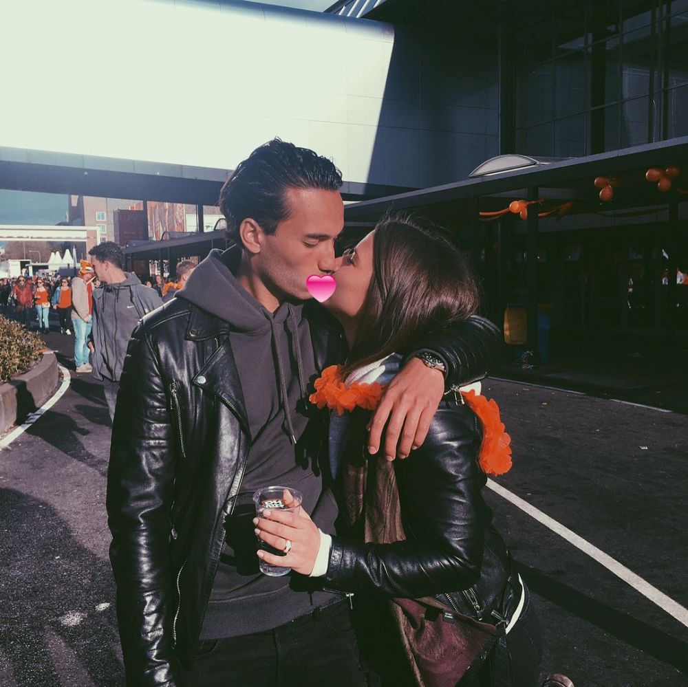 11 Potret mesra Ezra Walian pesebak bola gagal bela Timnas & pacar