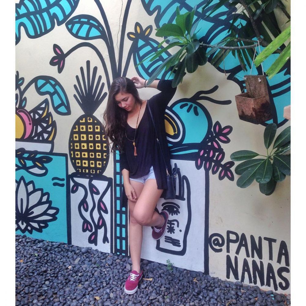 Gaya 12 pesinetron Indonesia pamer kaki mulus, ada Marshanda