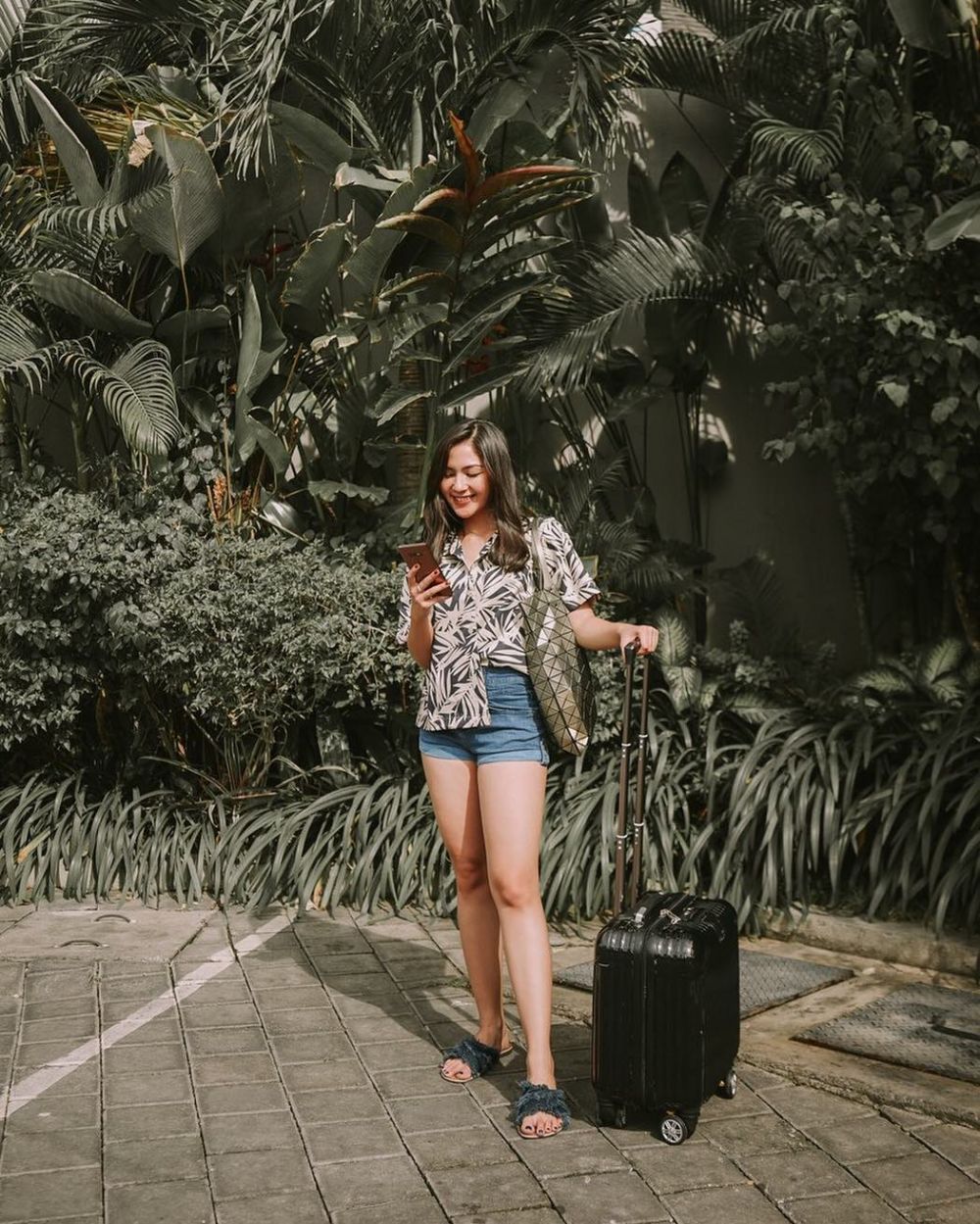 Gaya 12 pesinetron Indonesia pamer kaki mulus, ada Marshanda