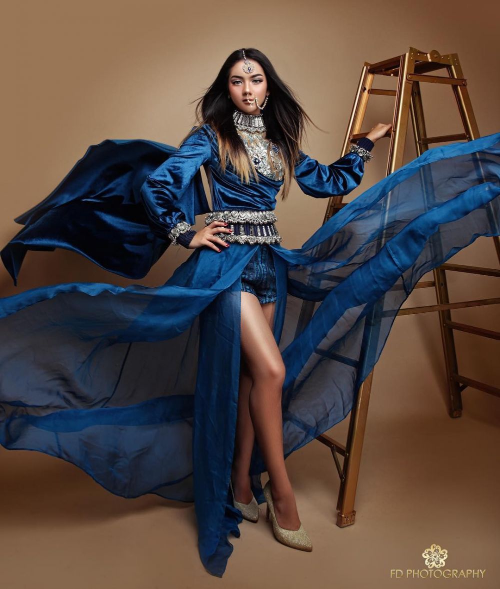 Gaya 12 pesinetron Indonesia pamer kaki mulus, ada Marshanda