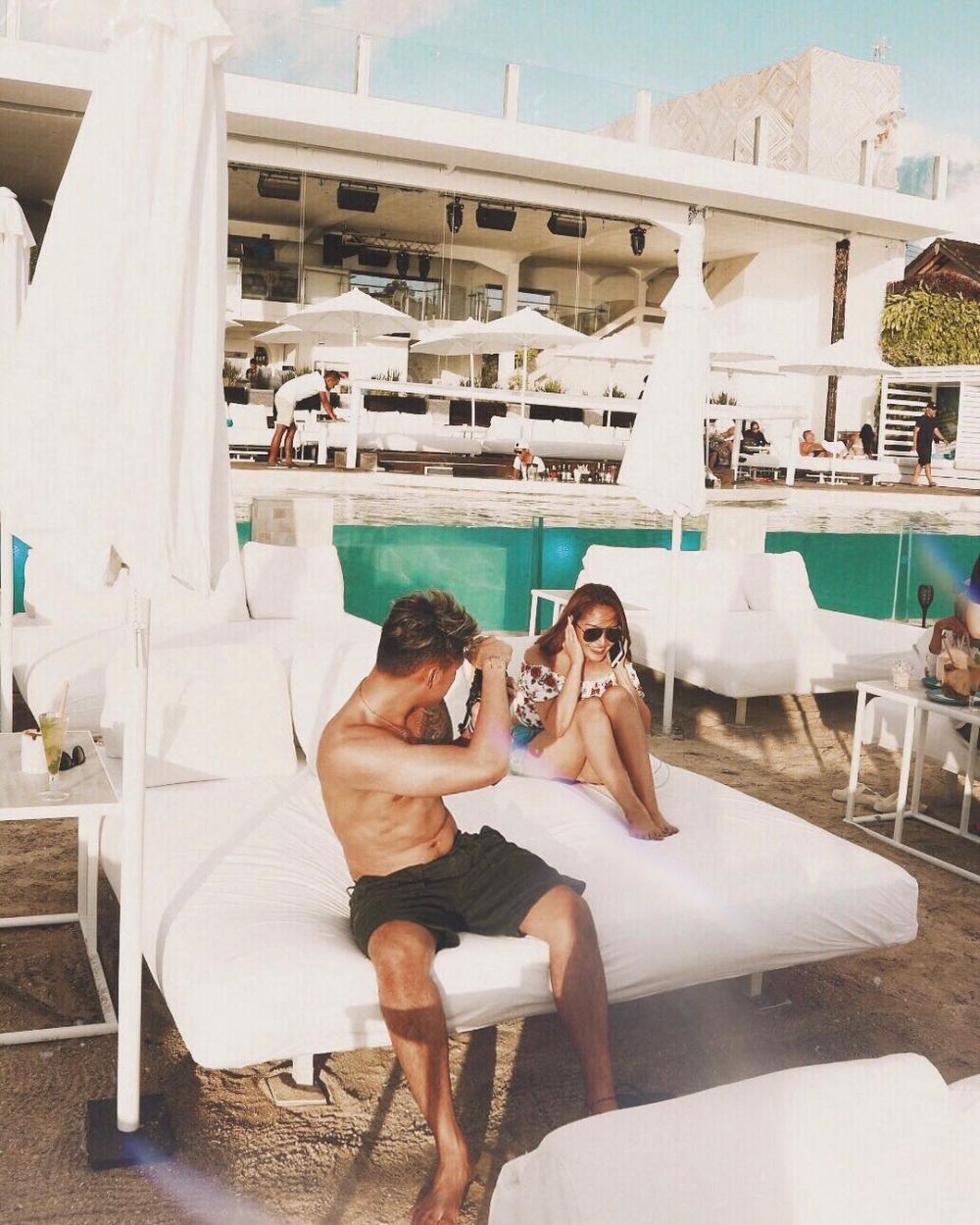 10 Momen mesra Siti Badriah & Krisjiana liburan bareng, so sweet