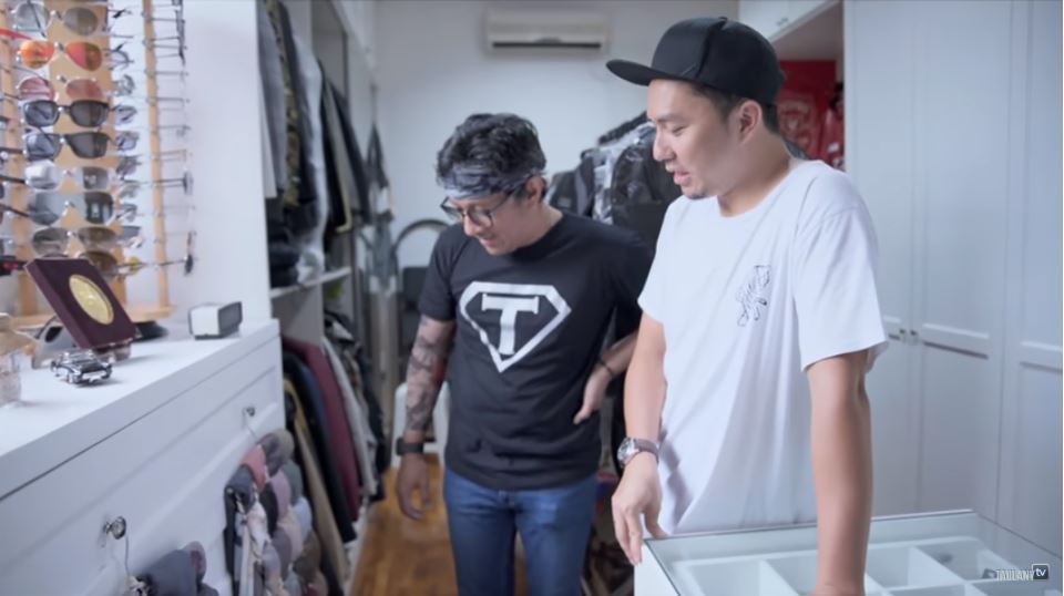 11 Penampakan sudut rumah Ananda Omesh, punya garasi khusus moge