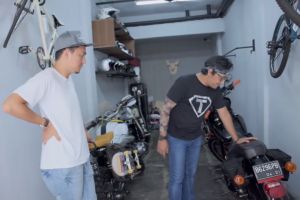 11 Penampakan sudut rumah Ananda Omesh, punya garasi khusus moge