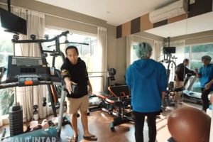 Penampakan ruang fitness rumah 6 seleb, fasilitasnya lengkap