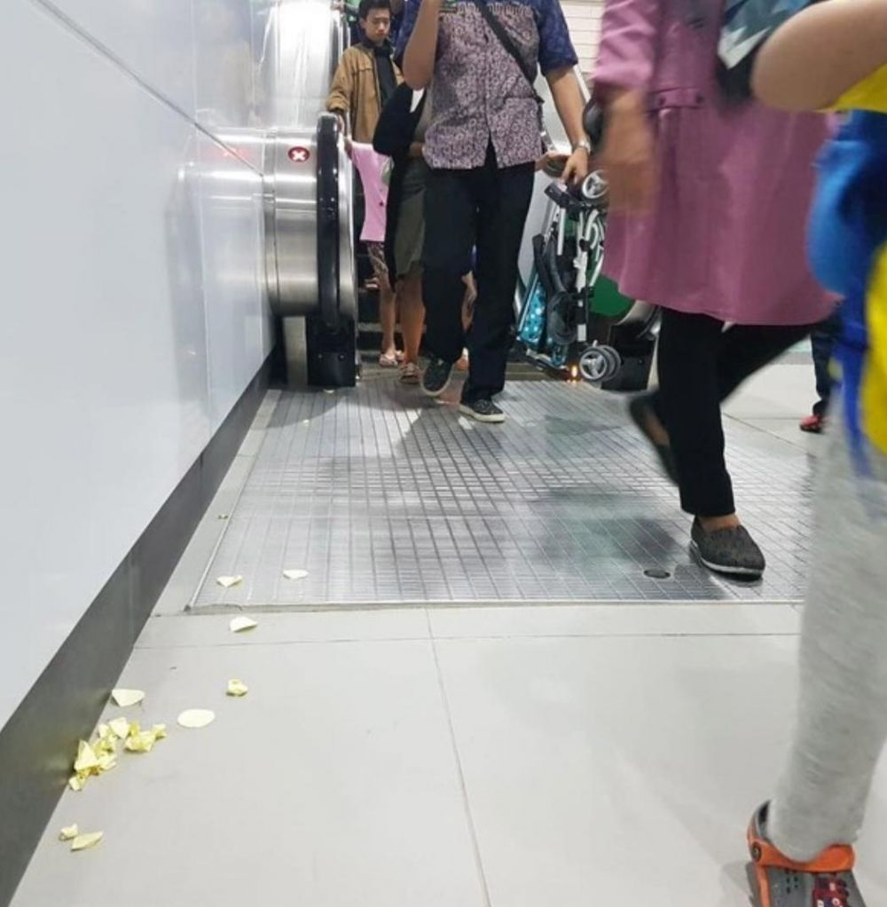 5 Potret penumpang saat uji coba MRT ini bikin miris