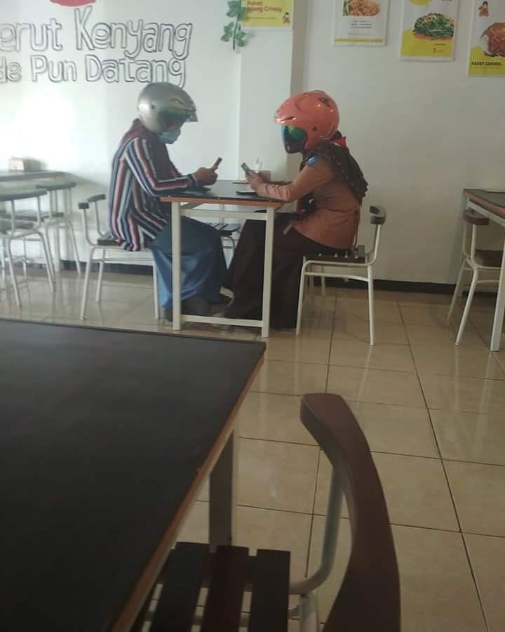 12 Tingkah absurd siswi sekolah ini bikin tepuk jidat