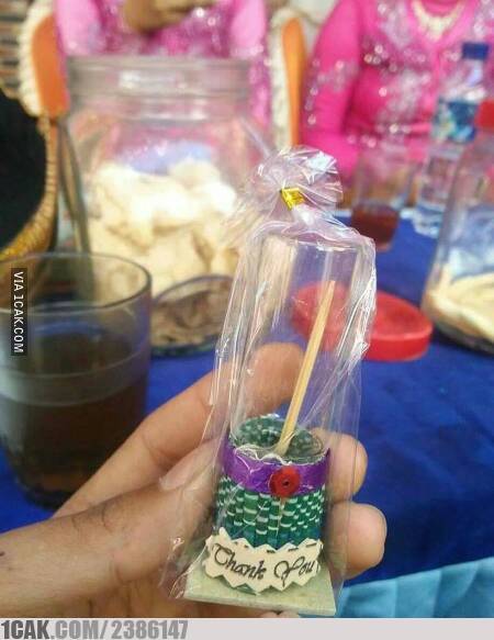 12 Foto lucu resepsi low budget ini mengundang senyum