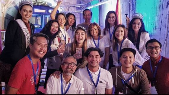 Gaya 10 seleb naik MRT Jakarta, ada yang sambil momong anak